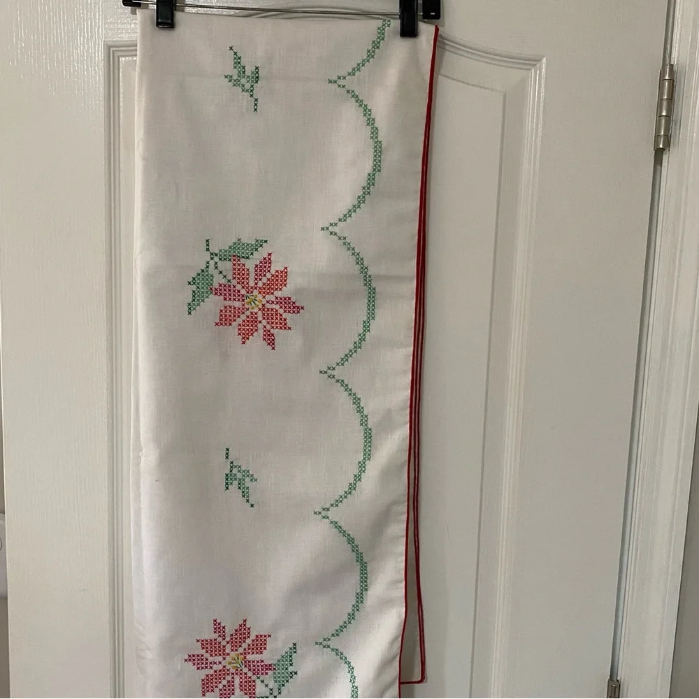 Vintage‎ Cross Stitched Christmas Poinsettia Linen Tablecloth 69x50